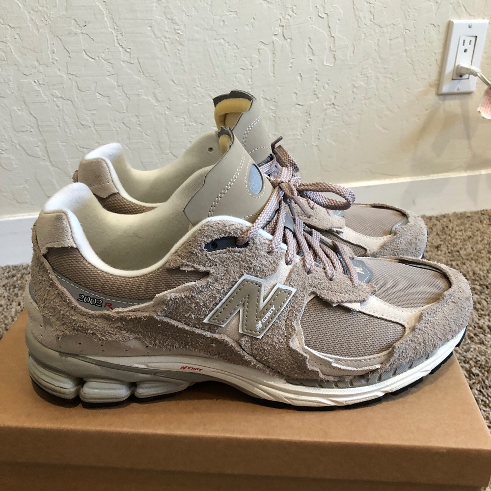 New balance 2002R protection pack drift wood